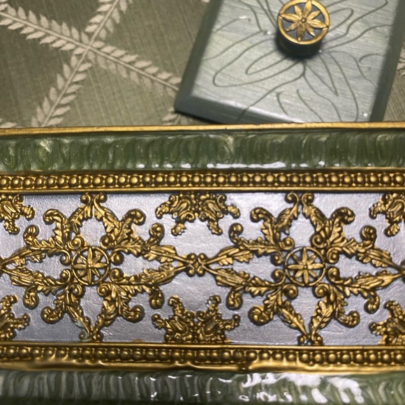 Placemats, napkins, trinket box, and soap/lotion dispenser 🌿 - Picture 11 of 15